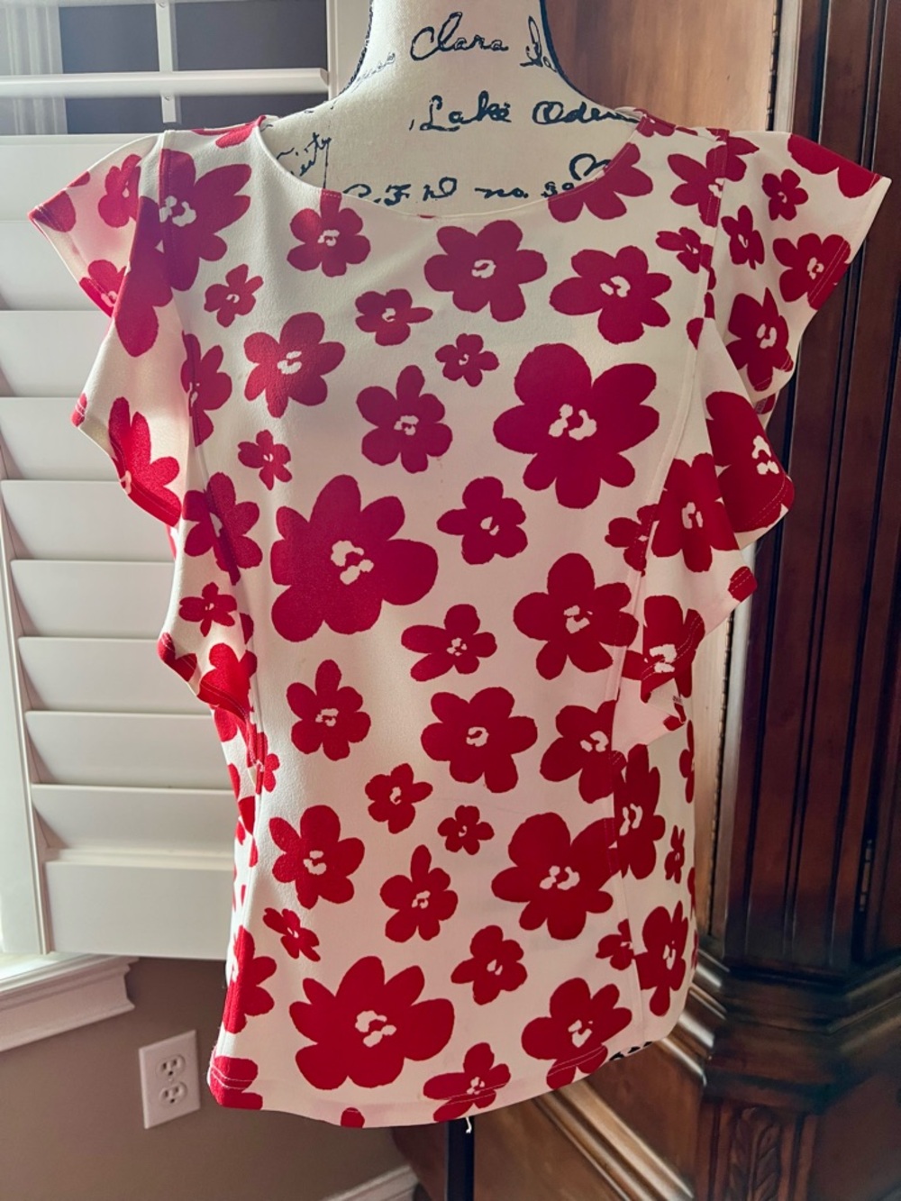 MELLODAY White Top with Red Floral Flutter Sleeves